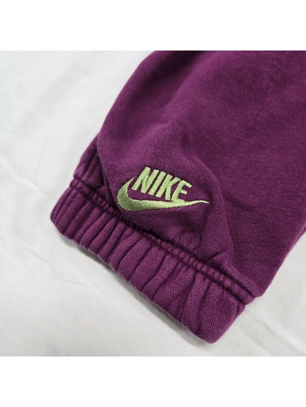 EUC Men's MEDIUM Nike Sportswear Fleece Jogger Pants Sangria Purple DM6871-610